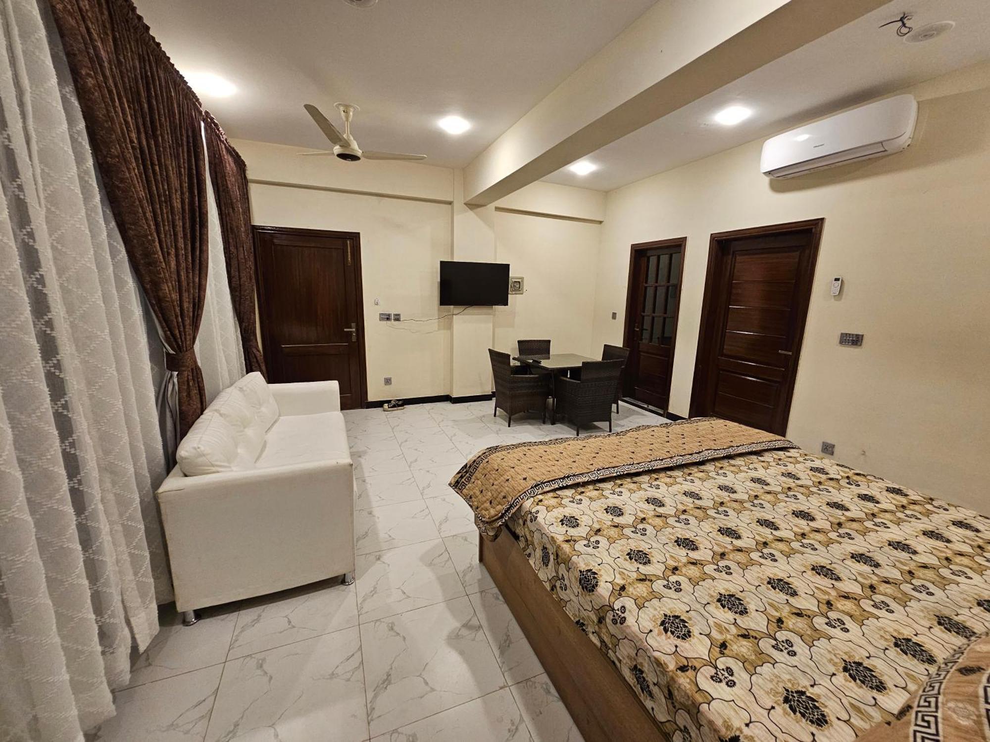 Motorway Majesty Suites Islamabad - Near Islamabad International Airport And Motorway Pokój zdjęcie